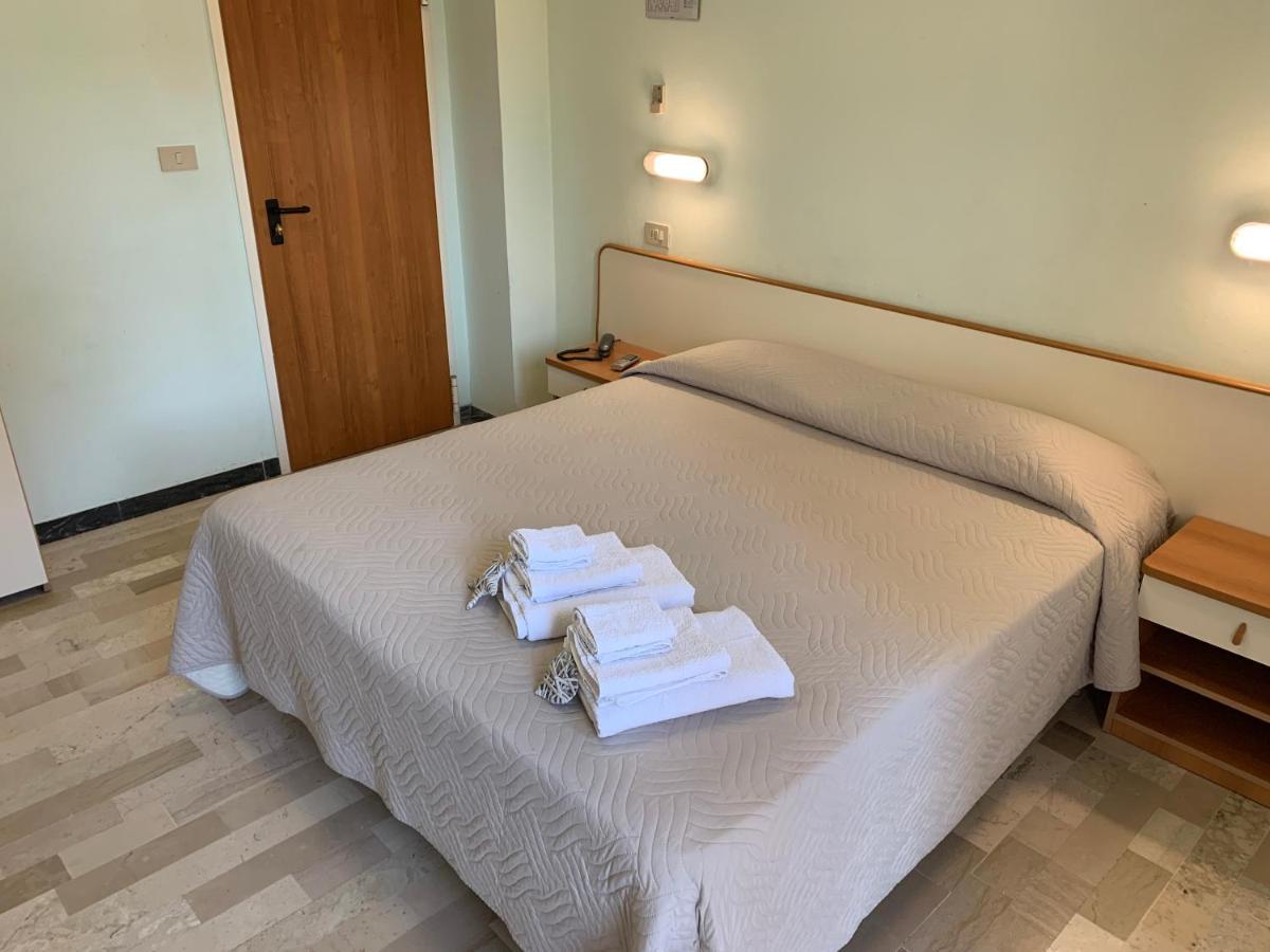 Hotel Levante Convenzionato Oltremare E Italia In Miniatura 리치오네 외부 사진