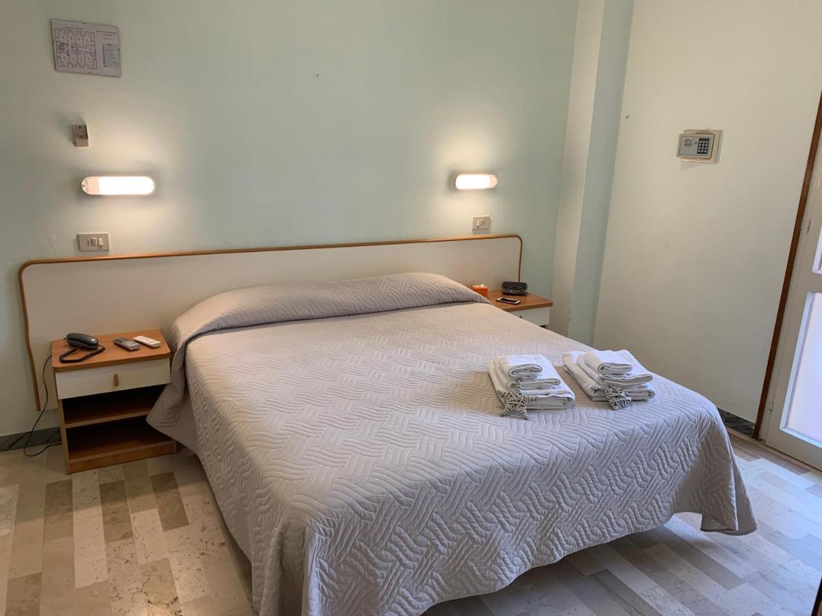 Hotel Levante Convenzionato Oltremare E Italia In Miniatura 리치오네 외부 사진