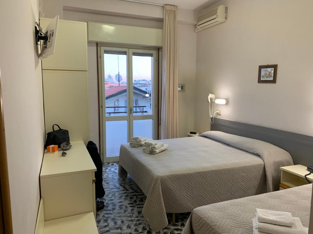 Hotel Levante Convenzionato Oltremare E Italia In Miniatura 리치오네 외부 사진